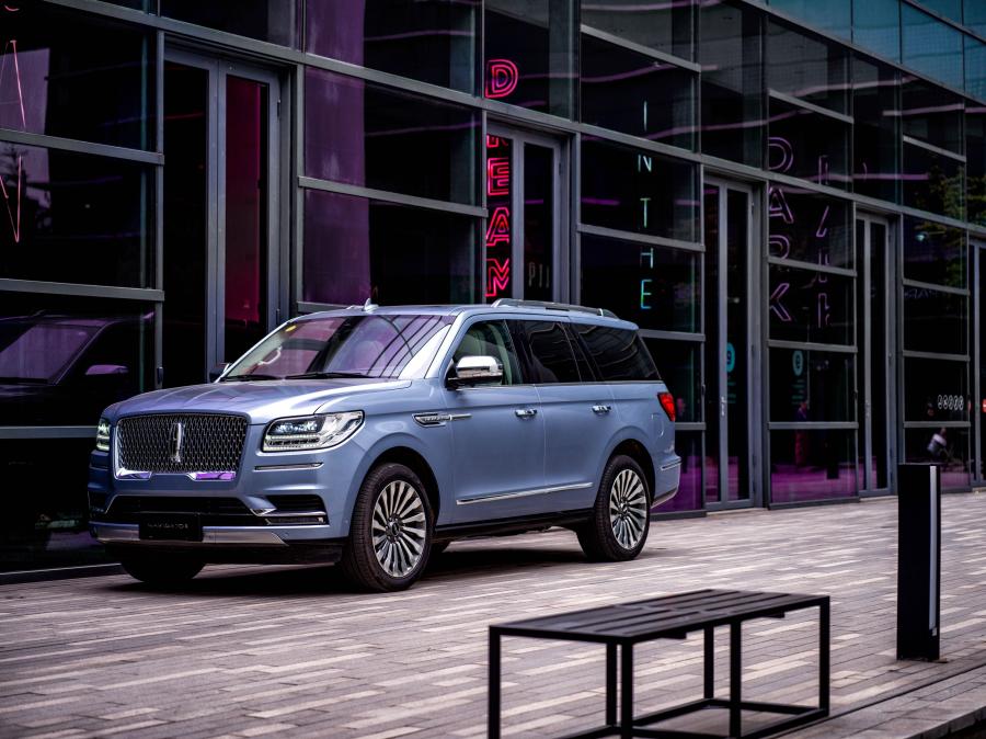  Lincoln Navigator Presidential 2017 года  (CN) (фото 1 из 40)